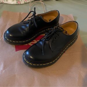 DR MARTENS SMOOTH LEATHER OXFORD SHOE